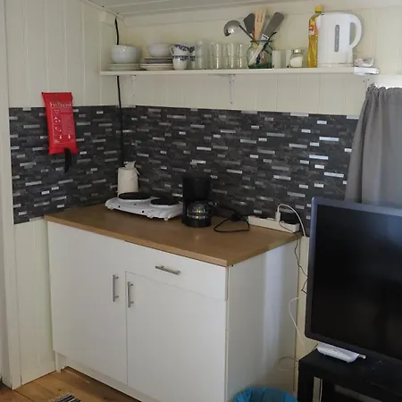 Riverside Bliss - Cozy Near Tvedestrand With Wifi And Deck