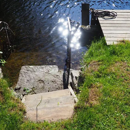 Riverside Bliss - Cozy Near Tvedestrand With Wifi And Deck Дом отдыха Vegarshei