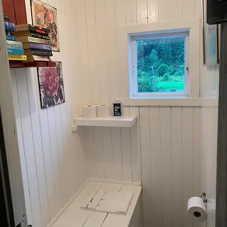 Riverside Bliss - Cozy Near Tvedestrand With Wifi And Deck * Vegarshei