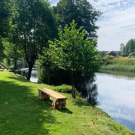 Riverside Bliss - Cozy Near Tvedestrand With Wifi And Deck *