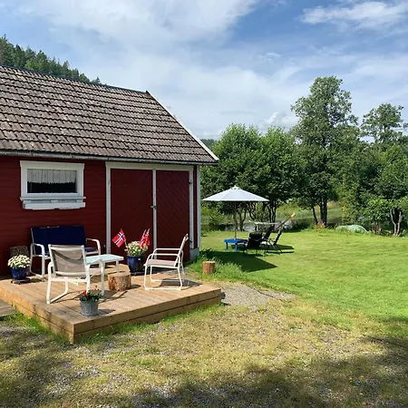 Semesterbostad Riverside Bliss - Cozy Near Tvedestrand With Wifi And Deck Vegårshei
