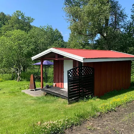 Riverside Bliss - Cozy Near Tvedestrand With Wifi And Deck Semesterbostad *