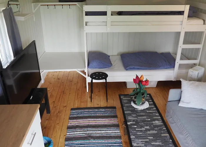 Riverside Bliss - Cozy Near Tvedestrand With Wifi And Deck *