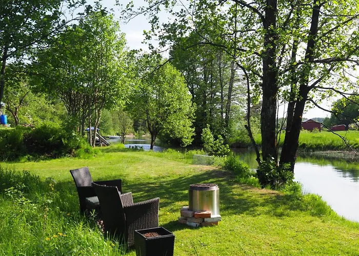Semesterbostad Riverside Bliss - Cozy Near Tvedestrand With Wifi And Deck *