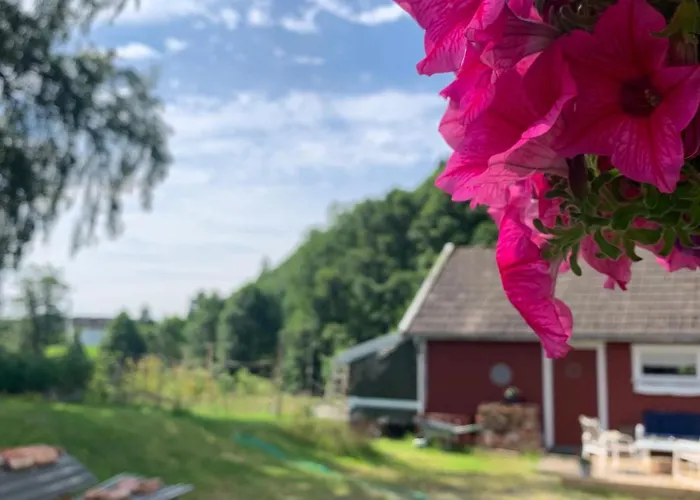 Riverside Bliss - Cozy Near Tvedestrand With Wifi And Deck Semesterbostad *