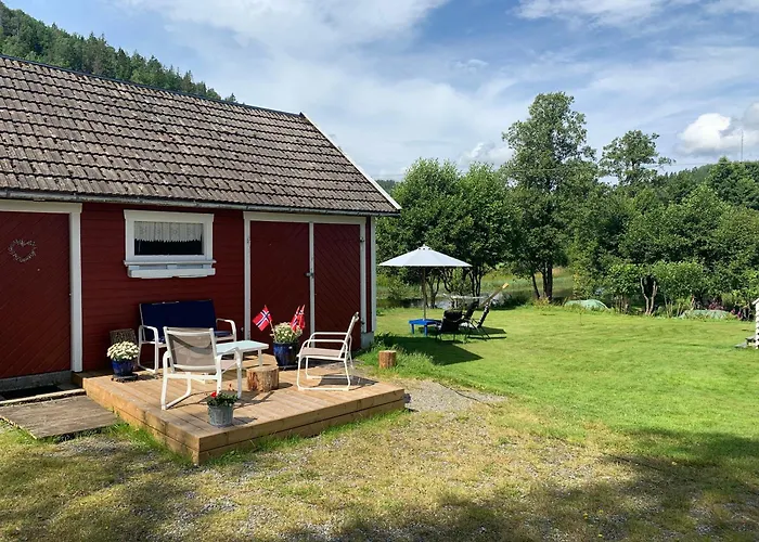Semesterbostad Riverside Bliss - Cozy Near Tvedestrand With Wifi And Deck Vegårshei