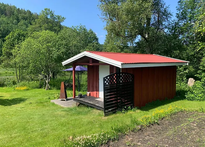Riverside Bliss - Cozy Near Tvedestrand With Wifi And Deck Semesterbostad *